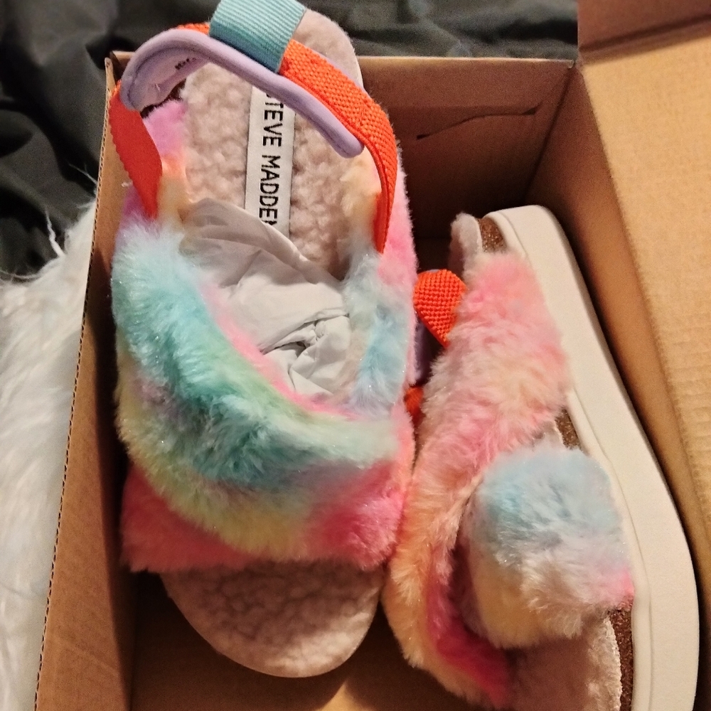 Brand New Steve Madden fur Slides